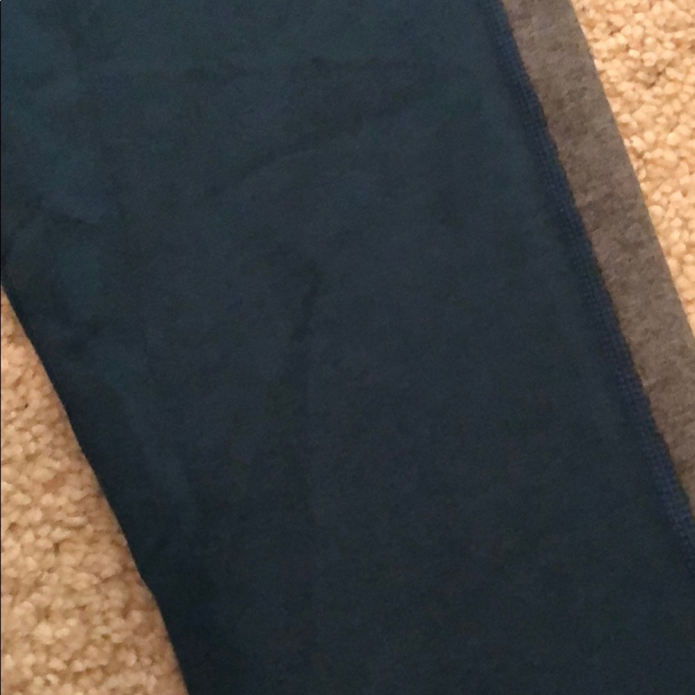 Brand New Under Armour workout pants - Picture 2 of 4